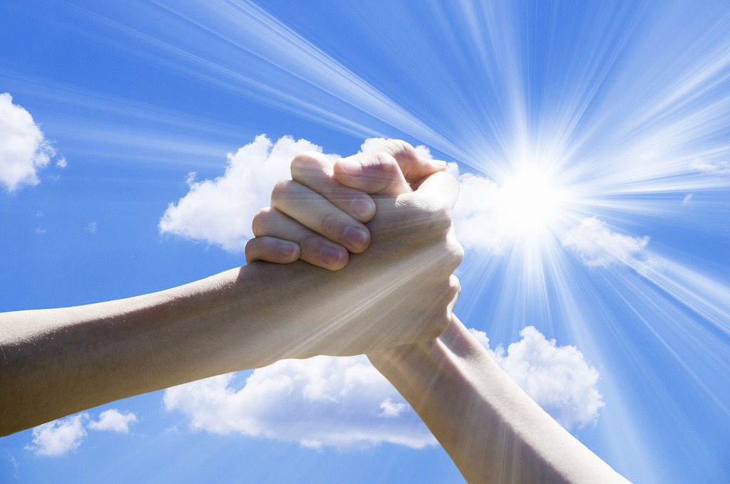 空と太陽と握手